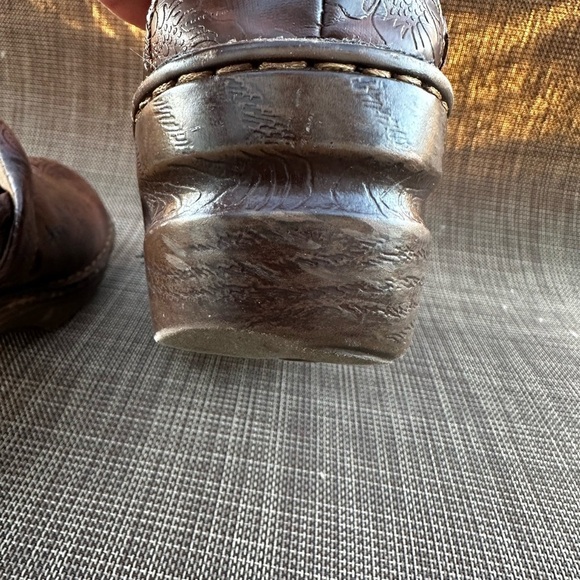 B.O.C. Peggy Slip-On Clog Nursing Clog Faux Leather Size 7 Embossed Deaign - Picture 9 of 11